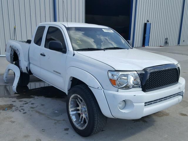 5TEUU42N56Z174256 - 2006 TOYOTA TACOMA ACC WHITE photo 1