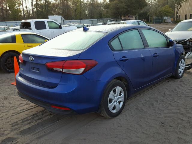 3KPFK4A72HE100384 - 2017 KIA FORTE LX BLUE photo 4