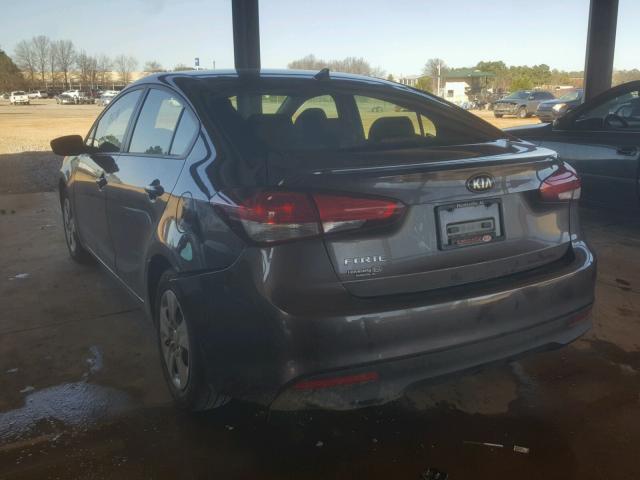 3KPFK4A74HE137324 - 2017 KIA FORTE LX GRAY photo 3