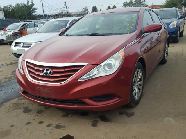 5NPEB4AC6BH019125 - 2011 HYUNDAI SONATA GLS RED photo 2