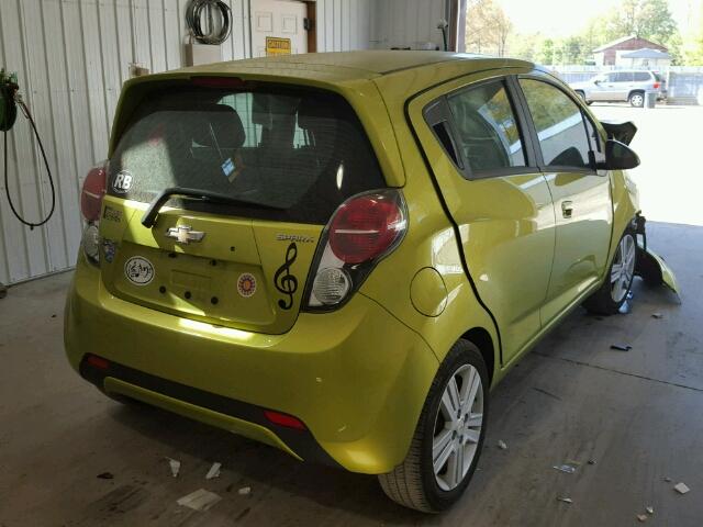 KL8CD6S92DC575925 - 2013 CHEVROLET SPARK 1LT Зеленый фото 4