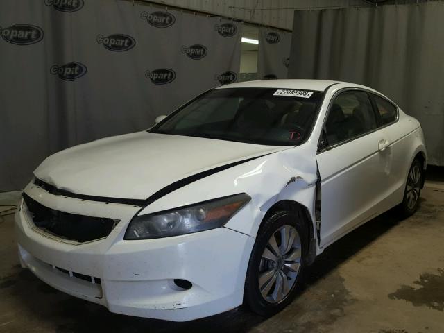 1HGCS123X9A002724 - 2009 HONDA ACCORD LX WHITE photo 2