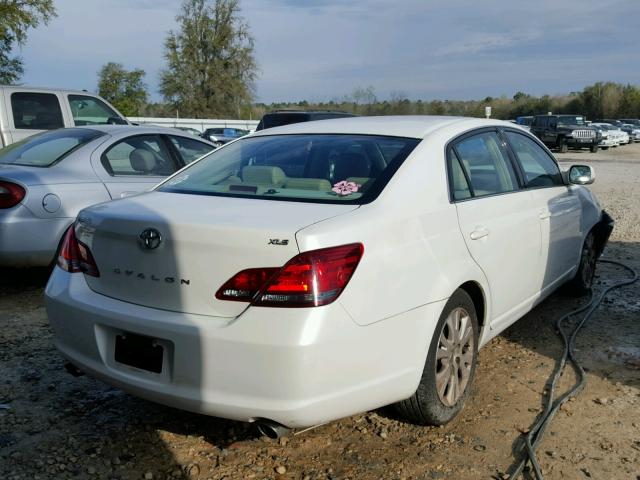 4T1BK36B78U312801 - 2008 TOYOTA AVALON XL WHITE photo 4