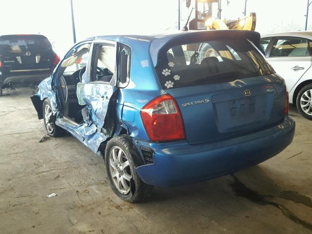 KNAFE162755111839 - 2005 KIA SPECTRA5 BLUE photo 3