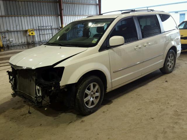 2A4RR5D15AR350805 - 2010 CHRYSLER TOWN & COU WHITE photo 2