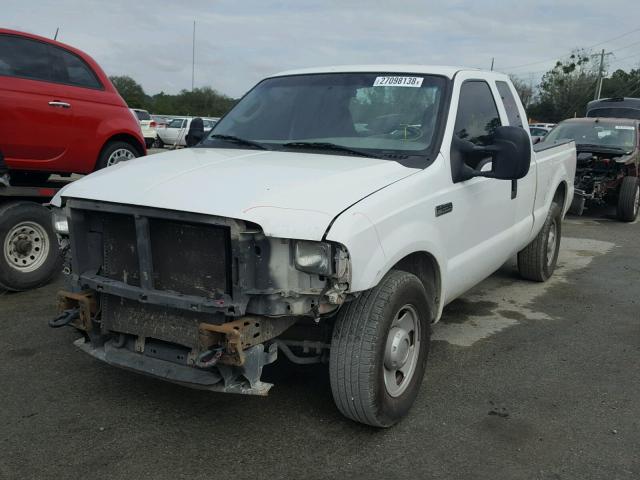 1FTNX20556ED47439 - 2006 FORD F250 SUPER WHITE photo 2