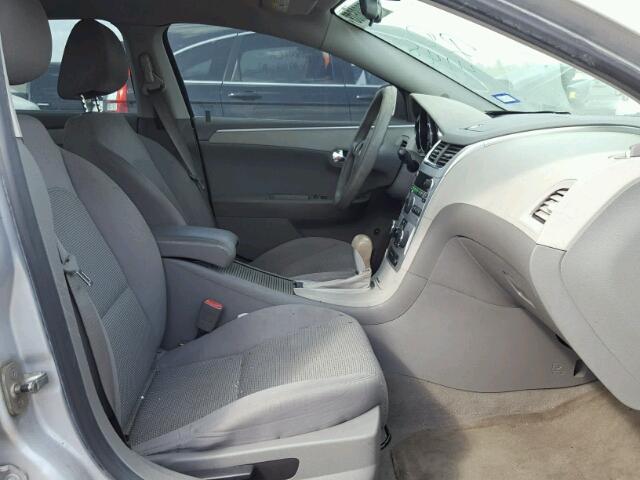 1G1ZA5EB0AF174749 - 2010 CHEVROLET MALIBU LS ვერცხლისფერი ფოტო 5