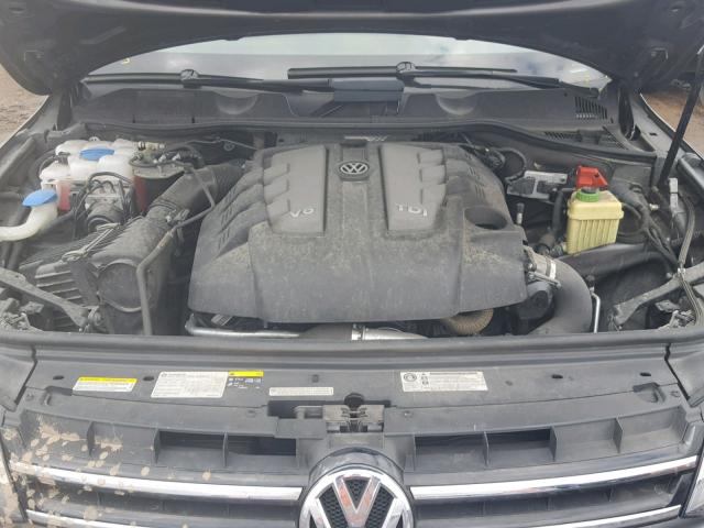 WVGEP9BP3ED001123 - 2014 VOLKSWAGEN TOUAREG V6 GRAY photo 7