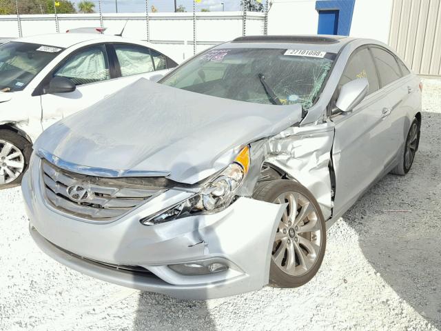 5NPEC4AC3DH677727 - 2013 HYUNDAI SONATA SE SILVER photo 2