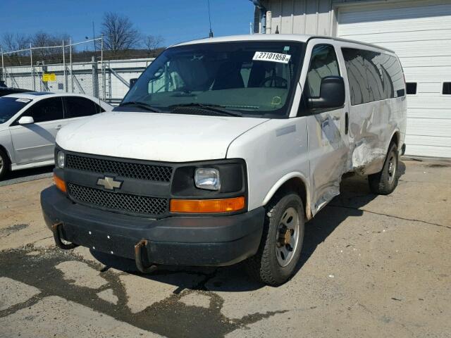 1GNSHBF43B1138675 - 2011 CHEVROLET EXPRESS G1 WHITE photo 2