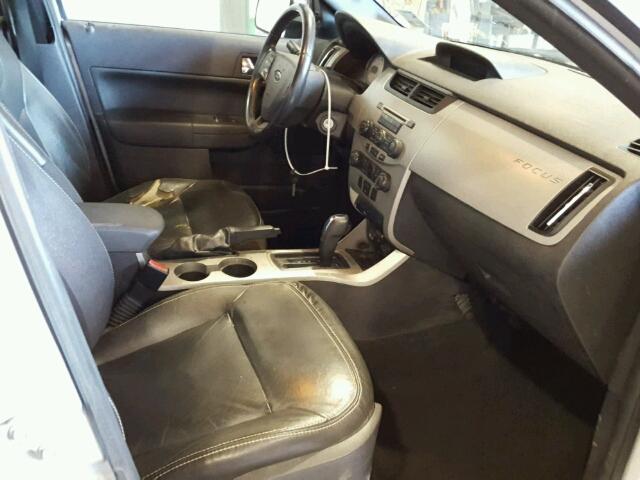 1FAHP35N38W169481 - 2008 FORD FOCUS SE SILVER photo 5