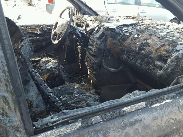 1C4GJ45372B675390 - 2002 CHRYSLER VOYAGER LX BURN photo 5