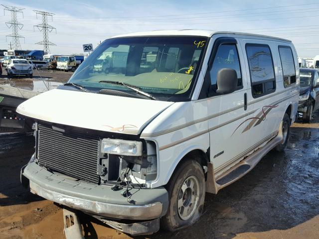 1GBFG15M0T1006200 - 1996 CHEVROLET G10 WHITE photo 2