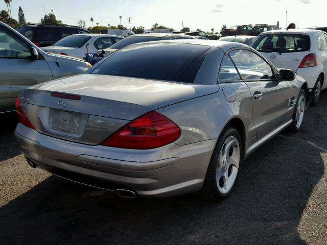 WDBSK75F53F038655 - 2003 MERCEDES-BENZ SL 500R GRAY photo 4