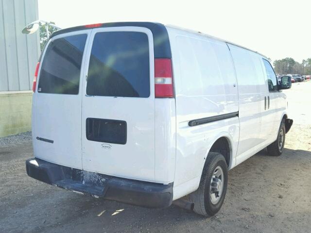 1GCGG25V971203922 - 2007 CHEVROLET EXPRESS G2 WHITE photo 4