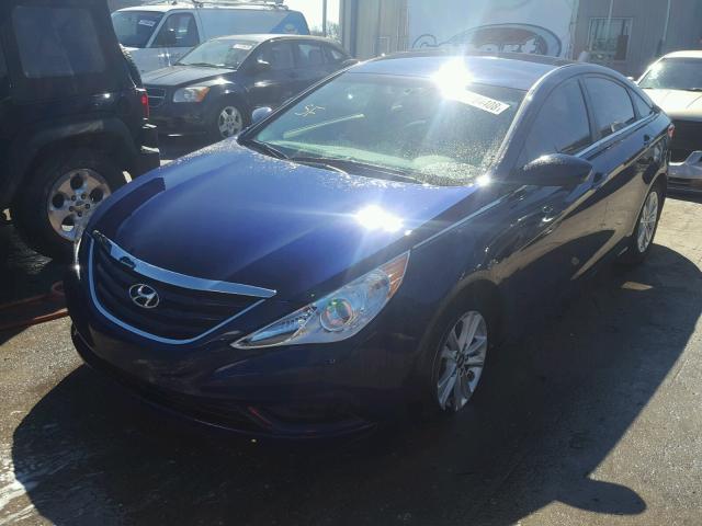 5NPEB4AC7BH071198 - 2011 HYUNDAI SONATA GLS BLUE photo 2