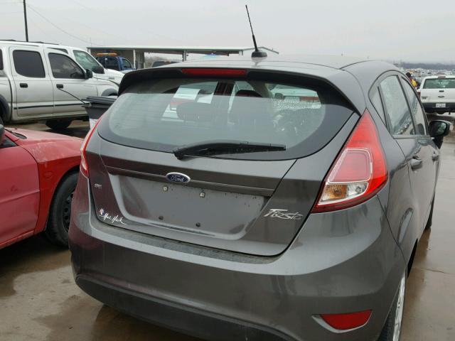 3FADP4EJ2FM108086 - 2015 FORD FIESTA SE GRAY photo 4