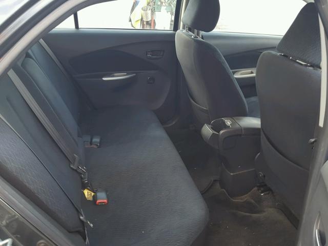 JTDBT923971077448 - 2007 TOYOTA YARIS GRAY photo 6