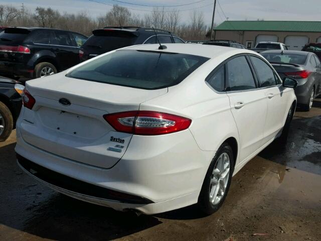 1FA6P0HD4F5105770 - 2015 FORD FUSION SE WHITE photo 4