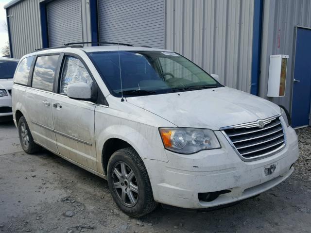 2A4RR5D1XAR468137 - 2010 CHRYSLER TOWN & COU WHITE photo 1