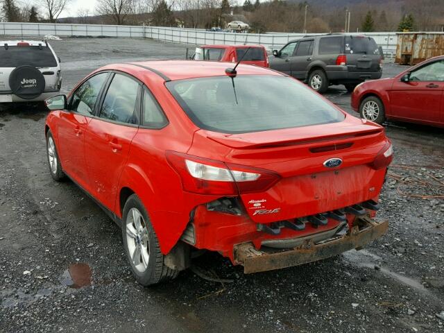 1FAHP3F28CL187635 - 2012 FORD FOCUS SE RED photo 3