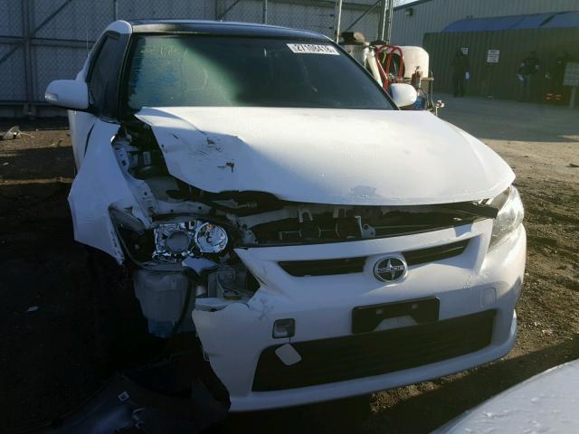 JTKJF5C73B3013201 - 2011 TOYOTA SCION TC WHITE photo 9