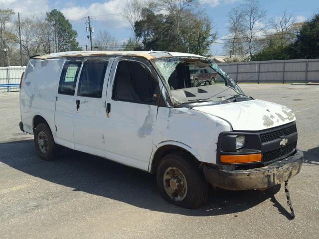 1GCGG25V451259716 - 2005 CHEVROLET EXPRESS G2 WHITE photo 1