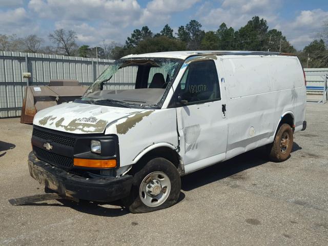 1GCGG25V451259716 - 2005 CHEVROLET EXPRESS G2 WHITE photo 2