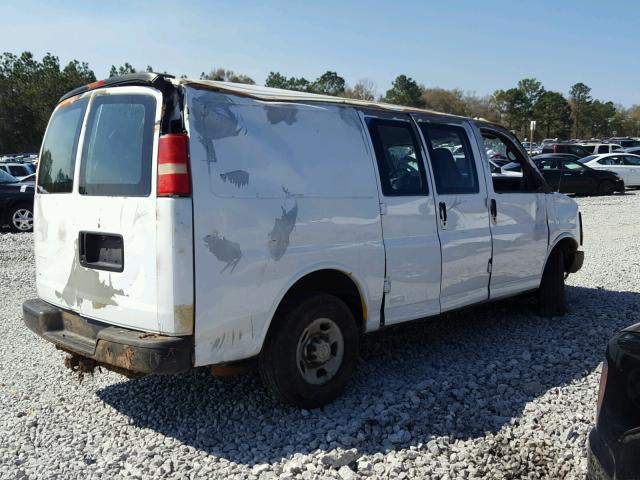 1GCGG25V451259716 - 2005 CHEVROLET EXPRESS G2 WHITE photo 4