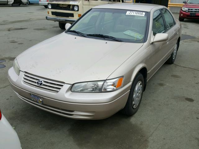 4T1BG22K3XU581006 - 1999 TOYOTA CAMRY CE TAN photo 2