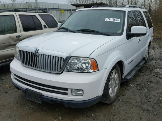 5LMFU28575LJ02646 - 2005 LINCOLN NAVIGATOR WHITE photo 2