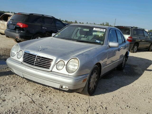 WDBJF65H0XA948499 - 1999 MERCEDES-BENZ E 320 SILVER photo 2