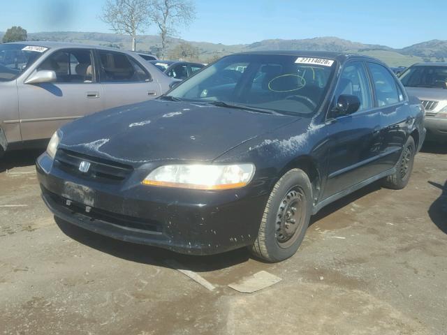 1HGCG6558YA151059 - 2000 HONDA ACCORD LX BLACK photo 2