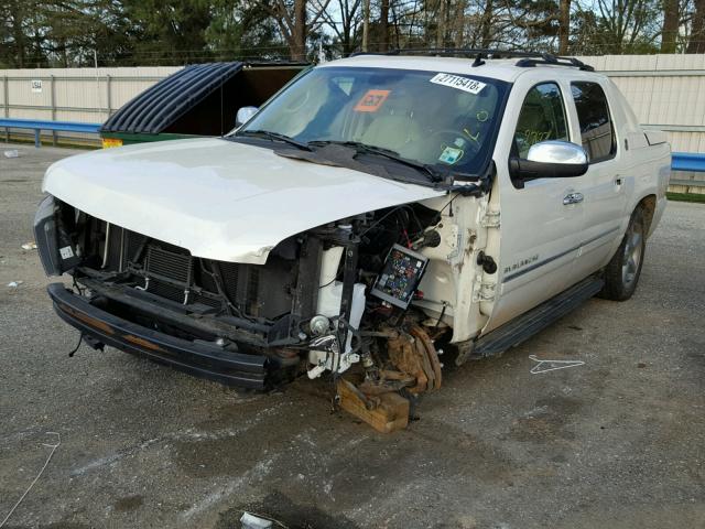 3GNMCGE04DG246875 - 2013 CHEVROLET AVALANCHE WHITE photo 2