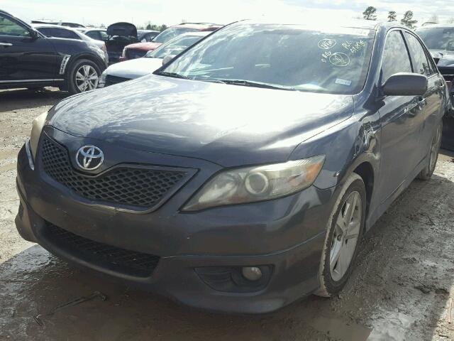 4T1BF3EK2AU063061 - 2010 TOYOTA CAMRY BASE GRAY photo 2