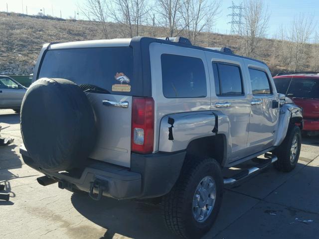 5GTDN136768129980 - 2006 HUMMER H3 GOLD photo 4