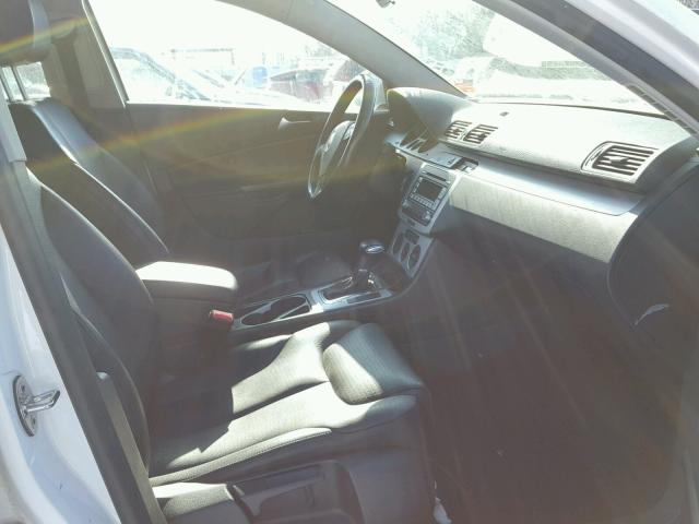 WVWJK73C59P013800 - 2009 VOLKSWAGEN PASSAT TUR WHITE photo 5