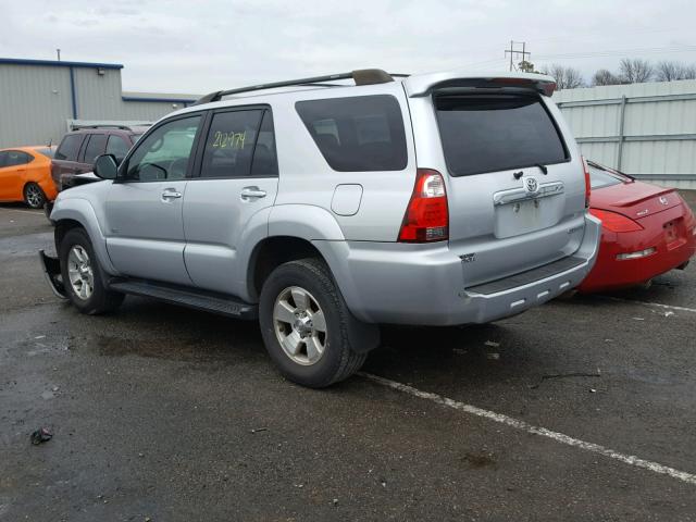 JTEZU14R778081726 - 2007 TOYOTA 4RUNNER SR SILVER photo 3