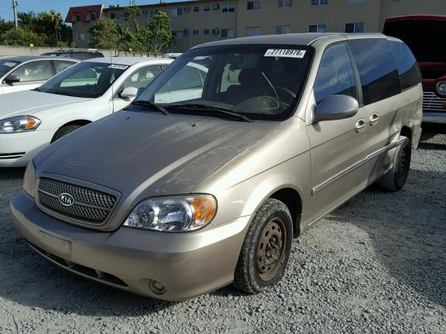 KNDUP132556684466 - 2005 KIA SEDONA EX BEIGE photo 2