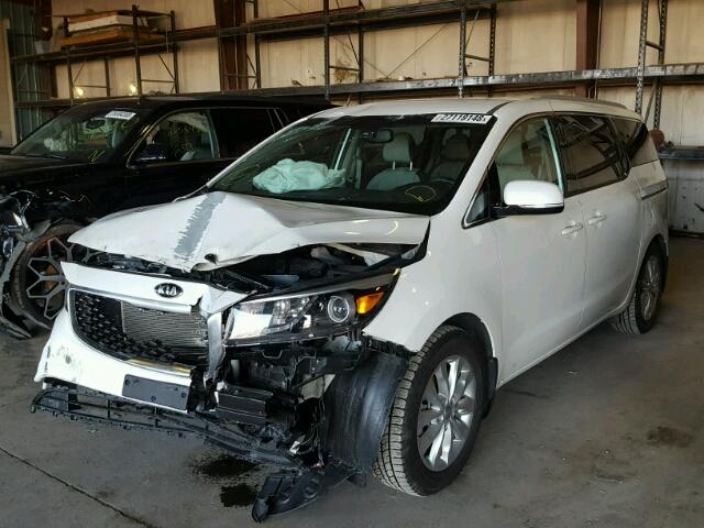 KNDMC5C10F6031779 - 2015 KIA SEDONA EX WHITE photo 2