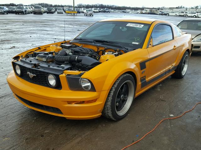 1ZVFT82H675249660 - 2007 FORD MUSTANG GT YELLOW photo 2