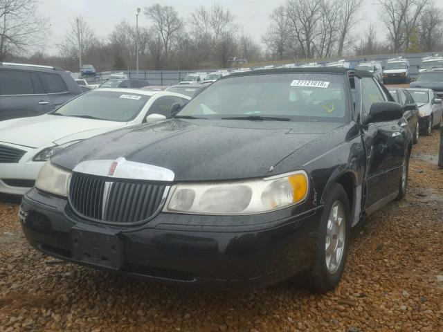 1LNHM82W0YY891813 - 2000 LINCOLN TOWN CAR S BLACK photo 2