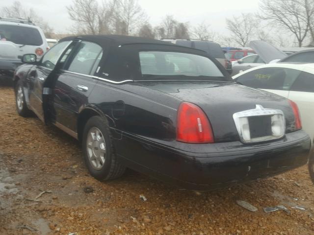 1LNHM82W0YY891813 - 2000 LINCOLN TOWN CAR S BLACK photo 3