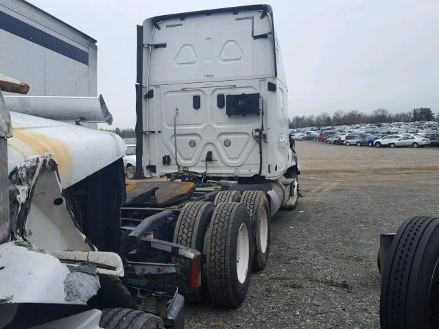 1FUJGLBG2HLJE7639 - 2017 FREIGHTLINER CASCADIA 1 WHITE photo 4