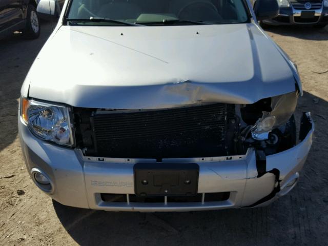 1FMCU93128KE32577 - 2008 FORD ESCAPE XLT SILVER photo 7