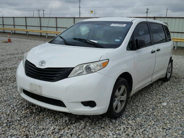 5TDKA3DCXCS011939 - 2012 TOYOTA SIENNA BAS WHITE photo 2