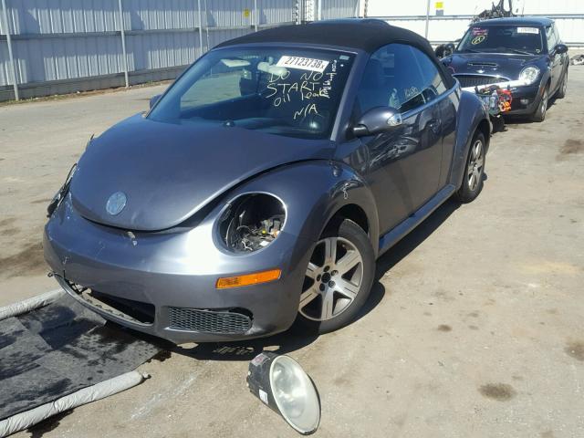 3VWRF31Y66M300320 - 2006 VOLKSWAGEN NEW BEETLE 灰色 照片 2