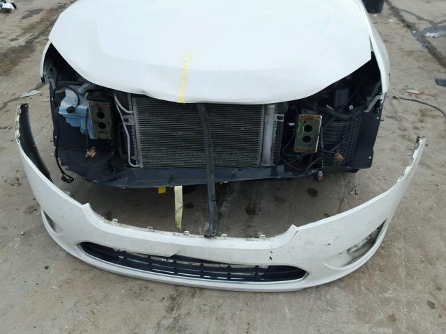 3FAHP0HA4BR322788 - 2011 FORD FUSION SE WHITE photo 9