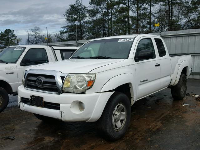 5TETU4GN8AZ704362 - 2010 TOYOTA TACOMA PRE WHITE photo 2