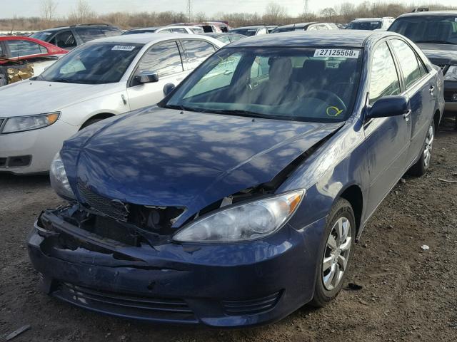 4T1BE32K75U429545 - 2005 TOYOTA CAMRY LE BLUE photo 2